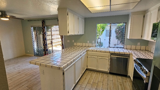 Photo - 675 Auburn Way