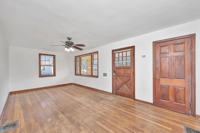 Photo - 8253 Brownsway Ln