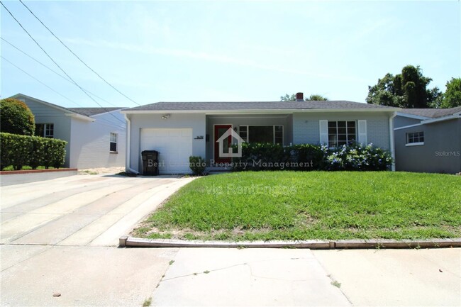 Building Photo - 1639 Oakmont Ln
