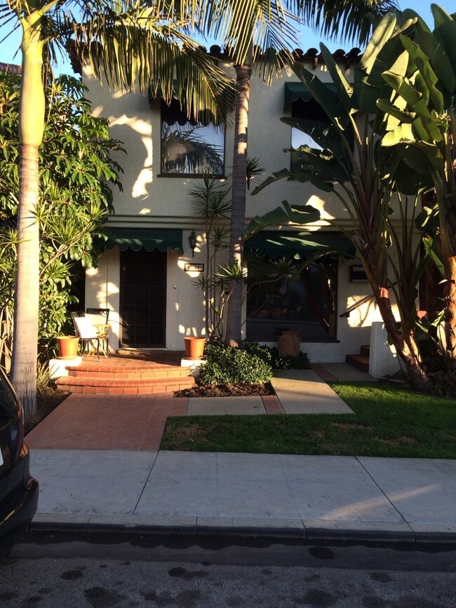 Building Photo - 156 Unit 156 1/2 Rental