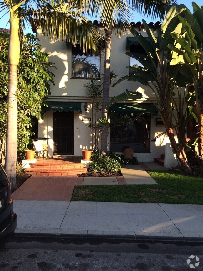 Building Photo - 156 Unit 156 1/2 Rental