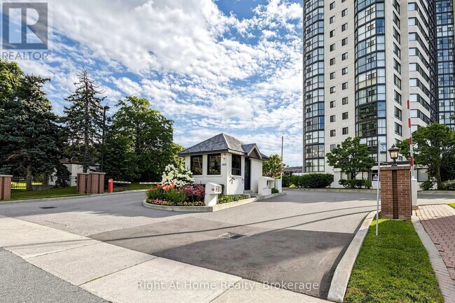 Photo - 1360 Rathburn Rd E Unit 1509