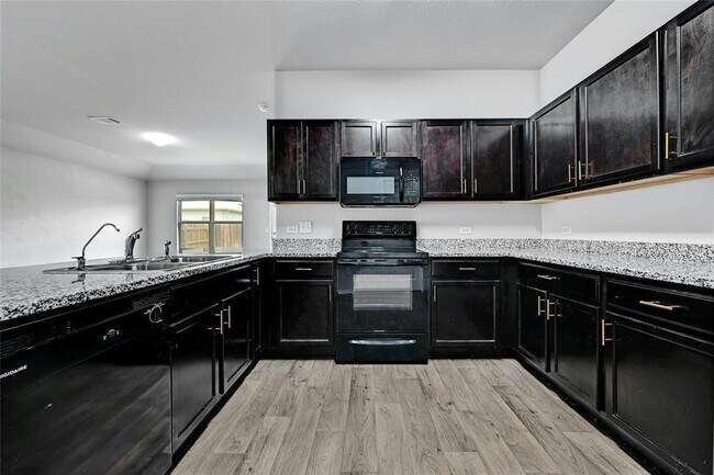 Photo - 5800 Shanjia Dr