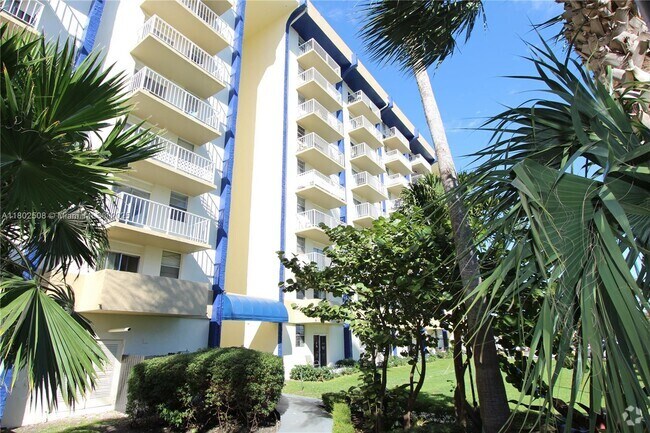 Building Photo - 801 NW 47th Ave Unit 908W Rental
