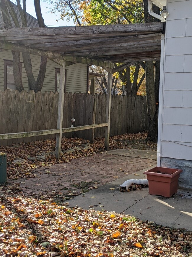 Pergola - Back - 504 N High St