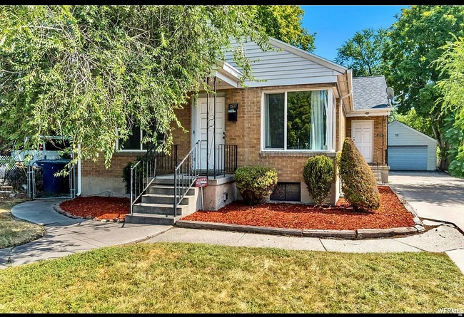 Building Photo - 2577 S 700 E Unit 2577