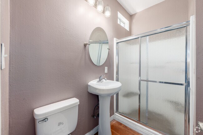 2BR, 2BA - 600SF - Primary Bathroom