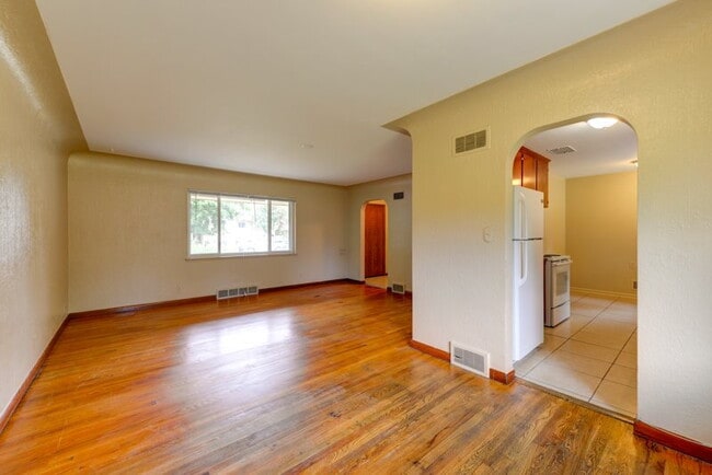 Photo - 4 Bed 2 Bath Close To UC Medical Center