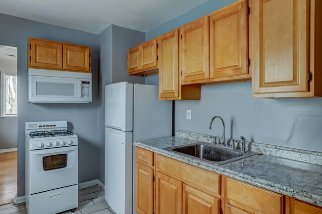 Photo - 14008 Hobart Ave