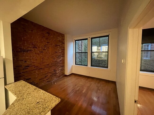 Building Photo - 105-107 Washington Street-Unit 4 Unit 4