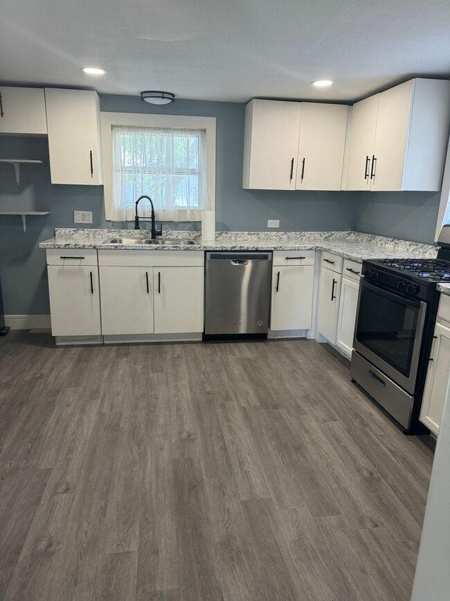 Building Photo - 1301 S Scullin Ave