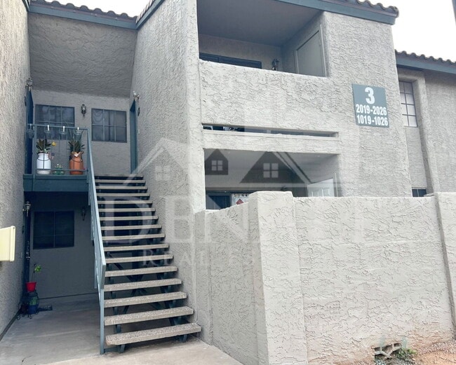 533 W Guadalupe Rd
