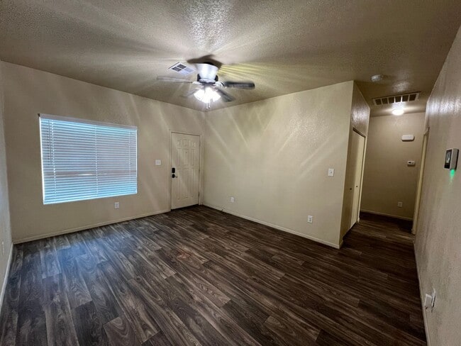 Photo - 4 BEDROOM HOME!