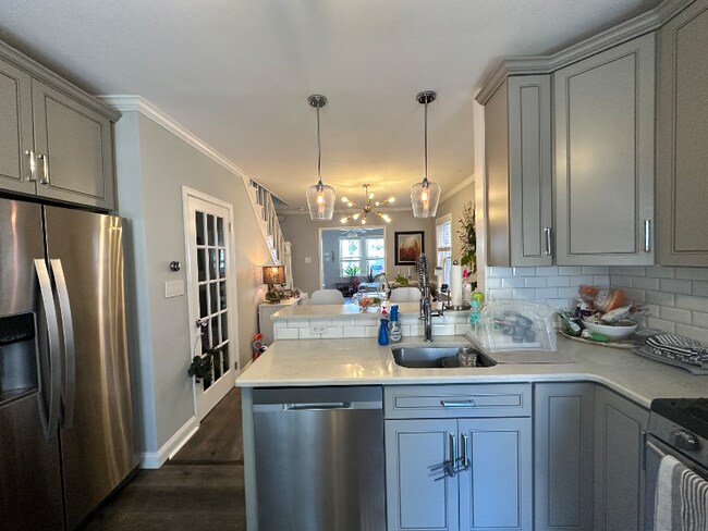 Photo - 10 W Knight Ave