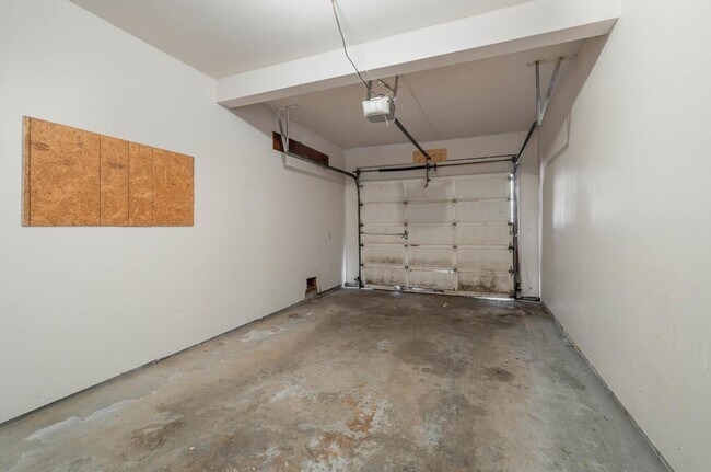 Photo - 2 Bedroom Rental Duplex with Attached Garage $1300/month