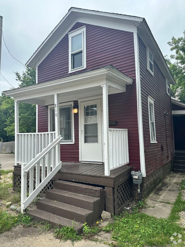 Building Photo - 810 W Walnut St Rental