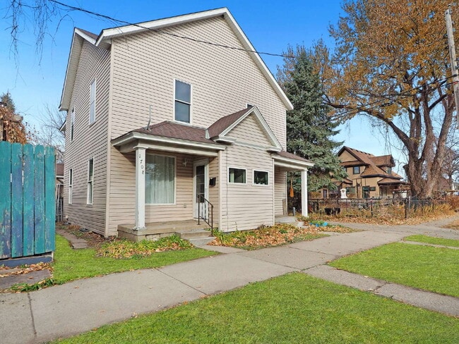 Photo - 3 bed duplex in Powderhorn Available now!
