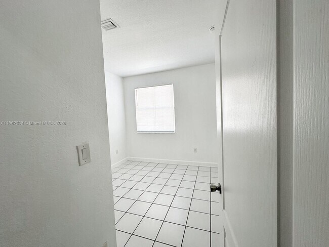 Photo - 2900 SE 17th Ave Unit 102