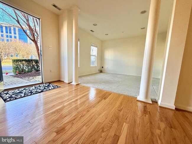 Photo - 9710 Washingtonian Blvd