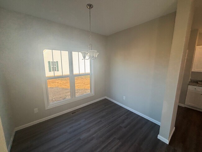 Photo - 150 Apache Ln