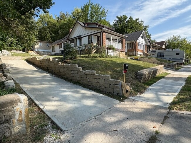 Building Photo - 5221 Wayne Ave Rental