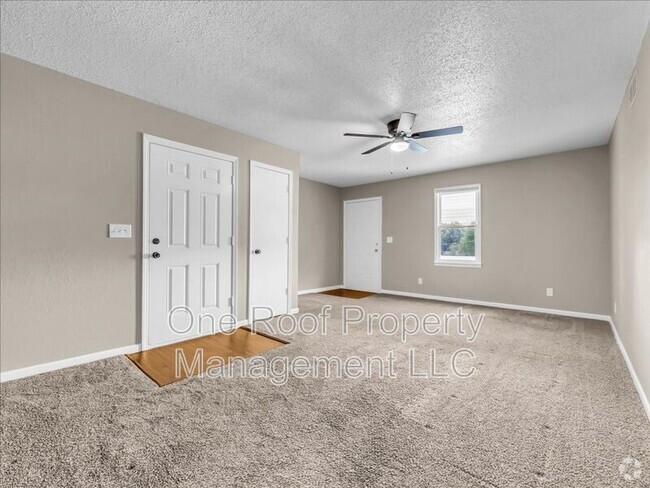Building Photo - 1909 Chateau Dr Rental
