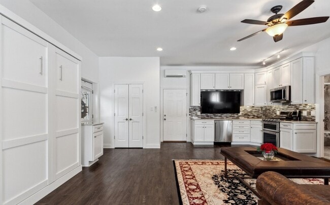 Photo - 101 W Main St