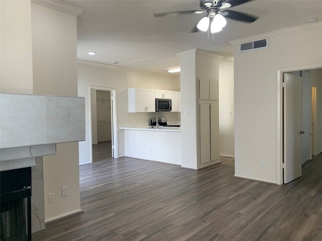 Building Photo - 2710 Grants Lake Blvd Unit B4