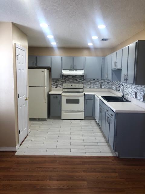 Photo - 9317 E River Dr