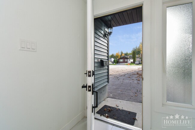 Photo - Family-Friendly 3-Bedroom Upper-Floor Home... Unit House