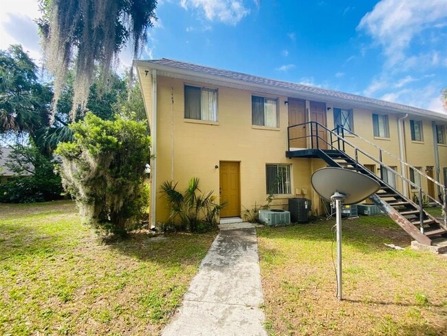 Photo - 305 E Dakin Ave Apartment Unit 17