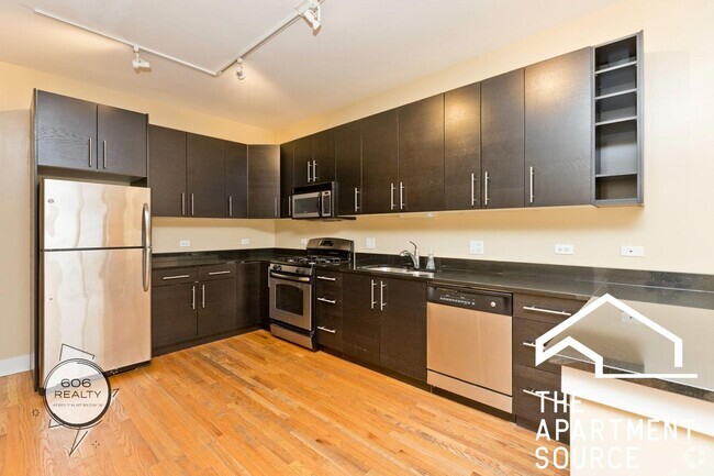 Building Photo - 2523 N Sacramento Ave Unit 2D Rental