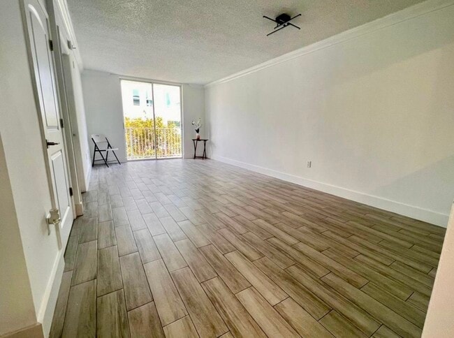 Living Room - 126 SW 17th Rd Unit 405