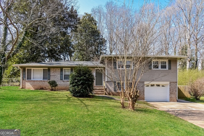 Building Photo - 5613 Woodland Dr Rental