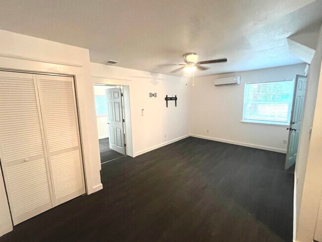 Photo - 685 S Waukeenah St