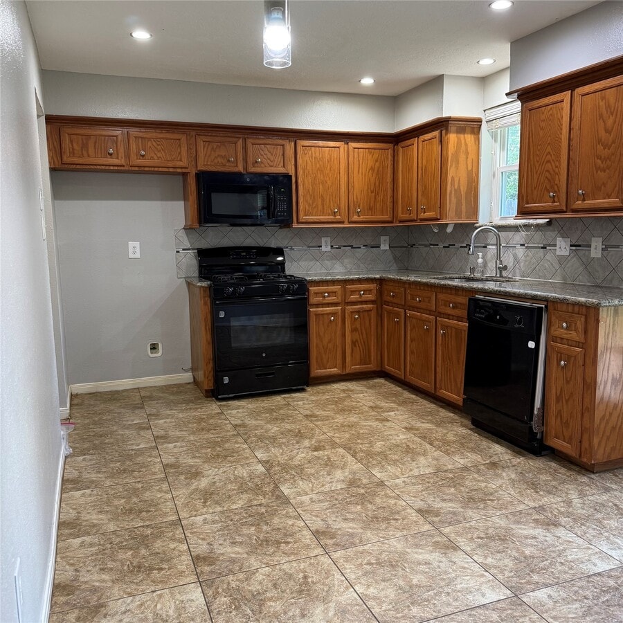 Photo - 509 Avondale Ln
