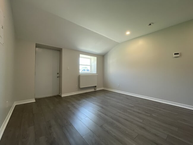 Building Photo - 165 Dorset St E Unit 18