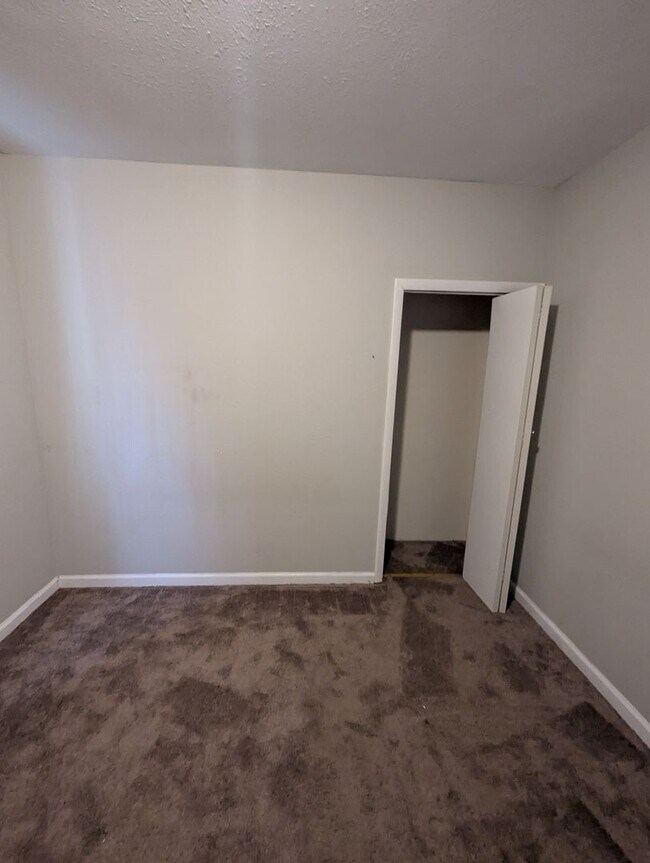 Photo - 3 Bedroom Home — Available January 7 in Chanute, KS!