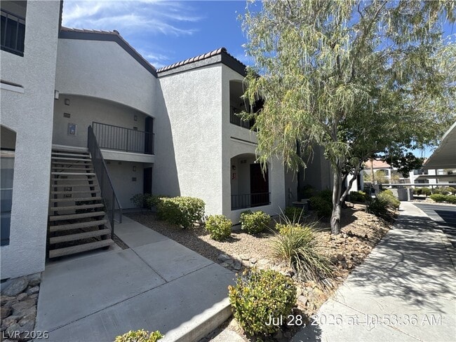 Building Photo - 950 Seven Hills Dr Unit 3023