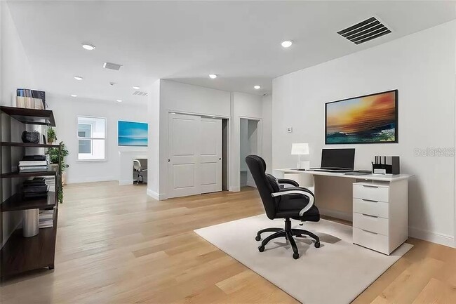 Photo - 2717 Alamo Dr