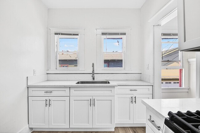 1045 E 4th Street