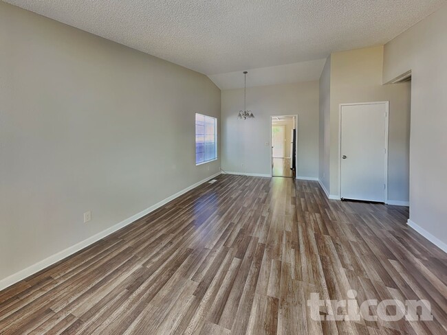 Photo - 2020 Burnside Dr