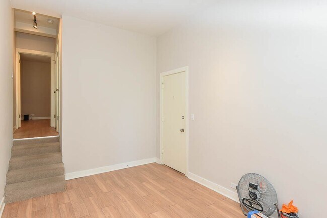 Photo - 511 W Belmont Ave Unit 3
