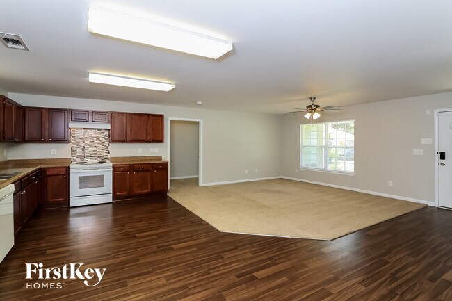 Photo - 8409 Military Wy