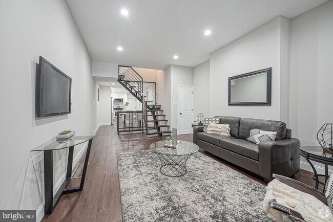 Building Photo - 2538 Turner St Rental