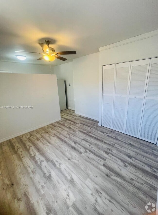 Building Photo - 613 Sharar Ave Unit 2A Rental