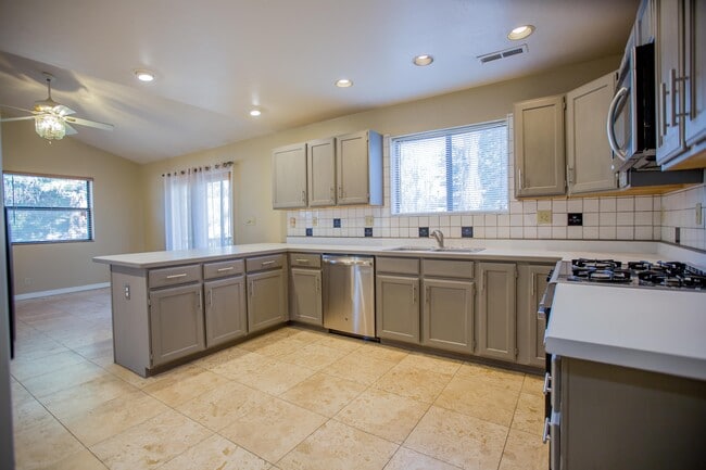Photo - 2562 N Fox Run Dr