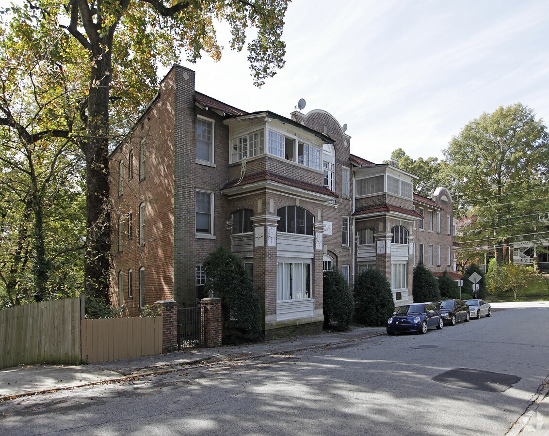 Photo - 461 N Highland Ave NE