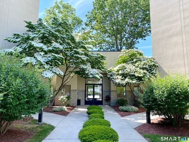 Building Photo - 1204 Whitney Ave Unit 208