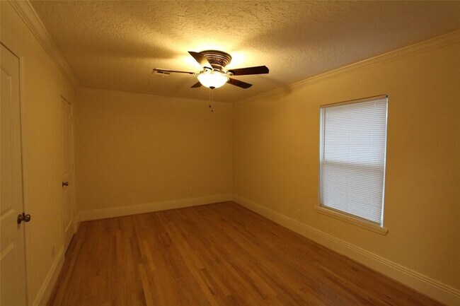 Photo - 6529 Schiller St